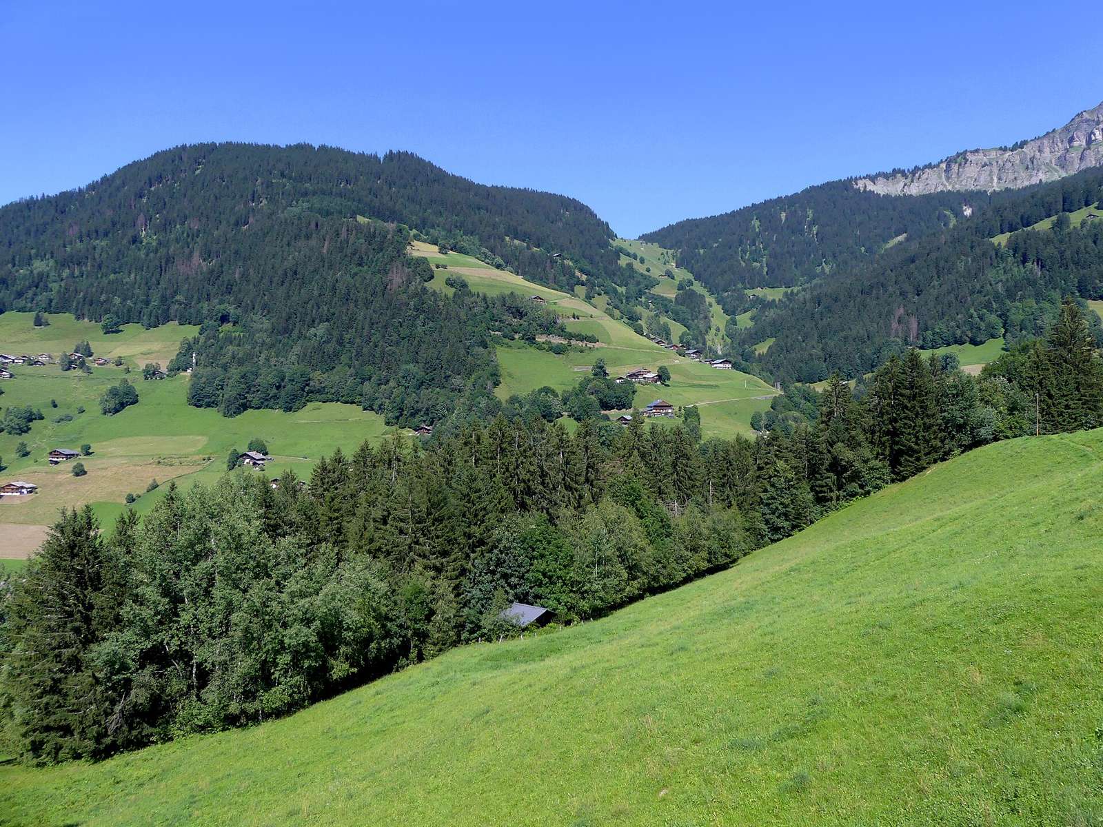 On the road: Col du Pré from Arêches