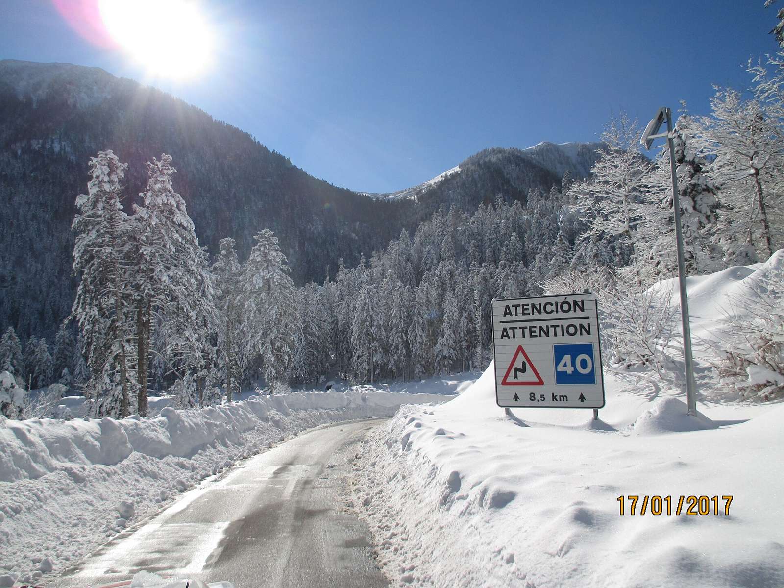 Vista del Puerto del Portillón o Col du Portillon en invierno