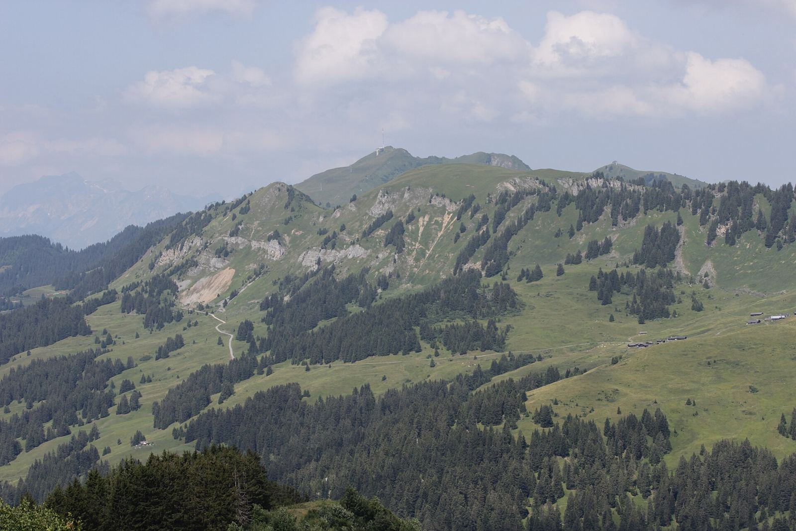 Chalets d'alpage d'Ensex, Chaud Ronde et le Chamossaire vus depuis la Pointe d'Arpille (1982 m)