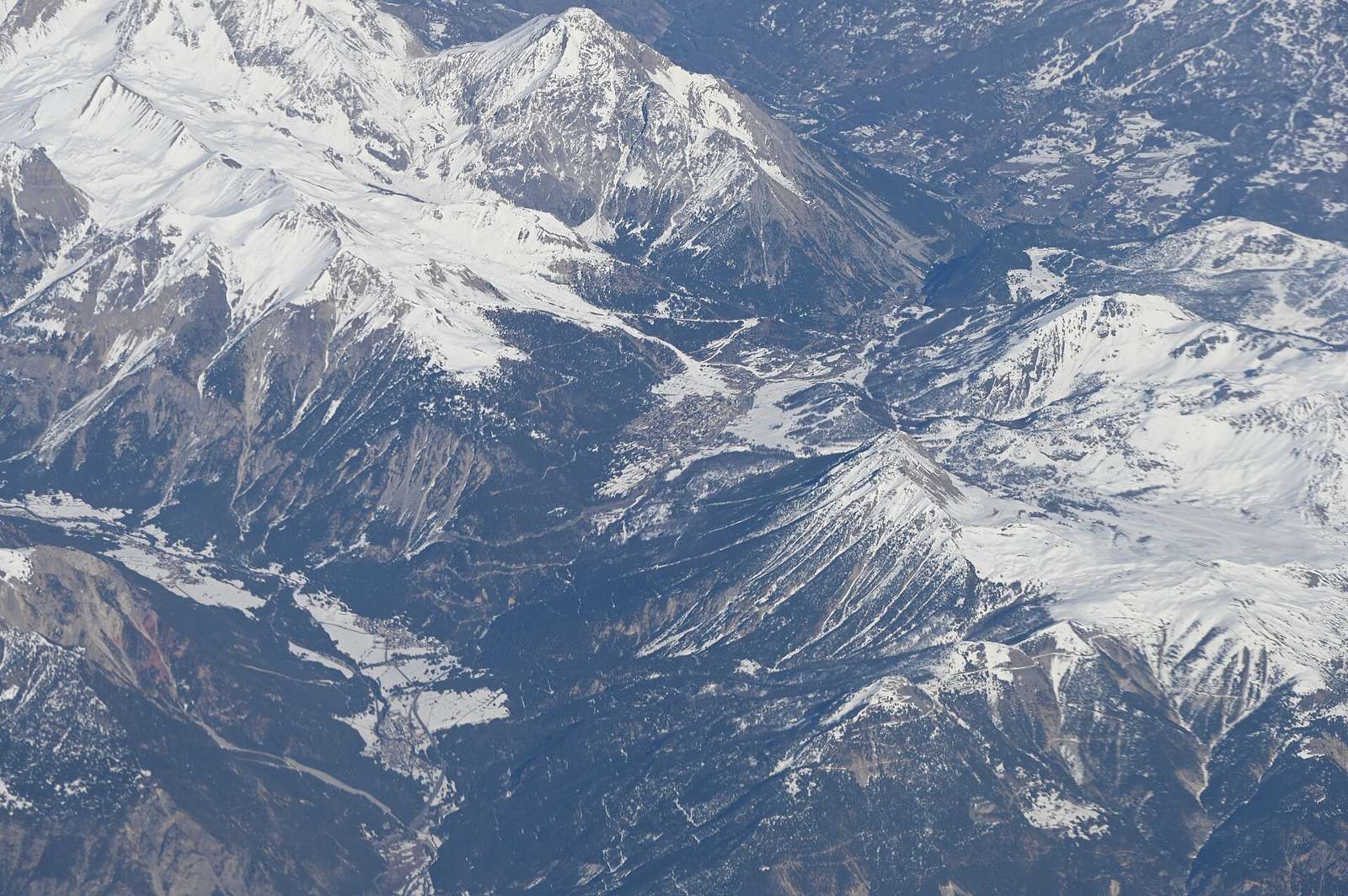 Taken onboard of an Airbus A321ceo, en route to London-Gatwick airport
