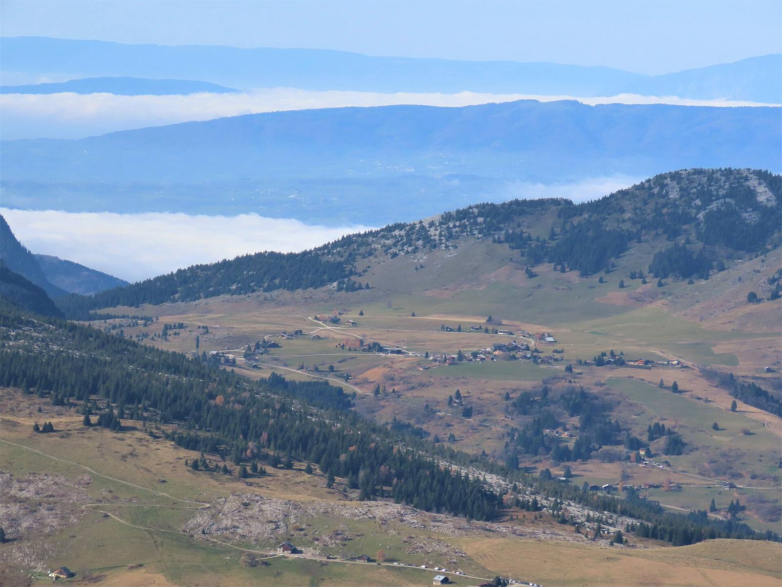 On the road: Col de Solaison from Brizon