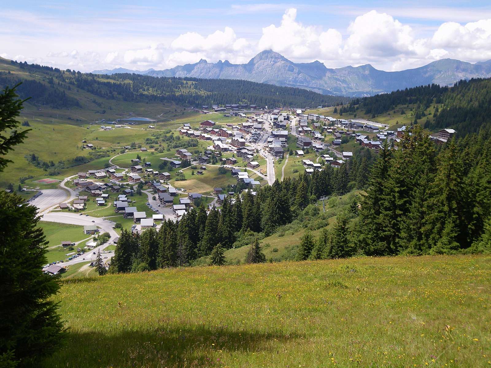 On the road: Col des Saisies from Flumet