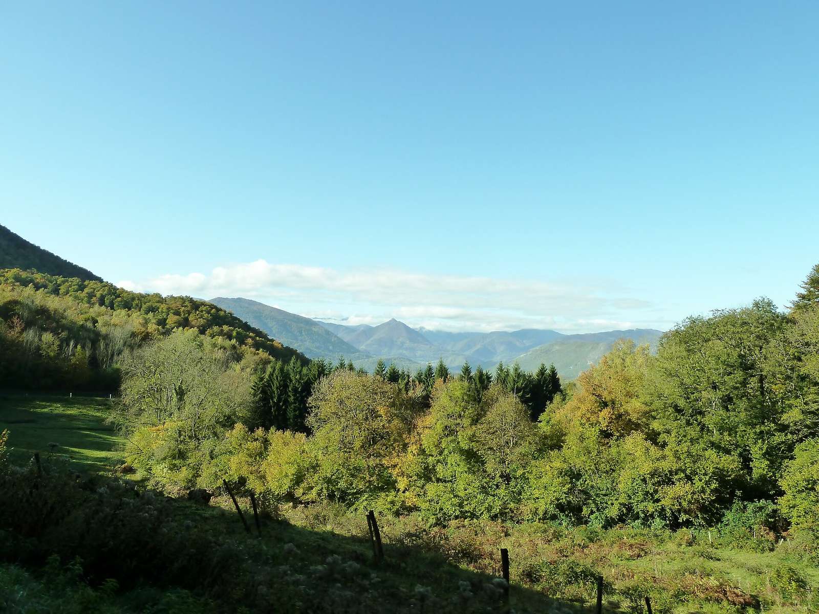 On the road: Col des Ares from Fronsac