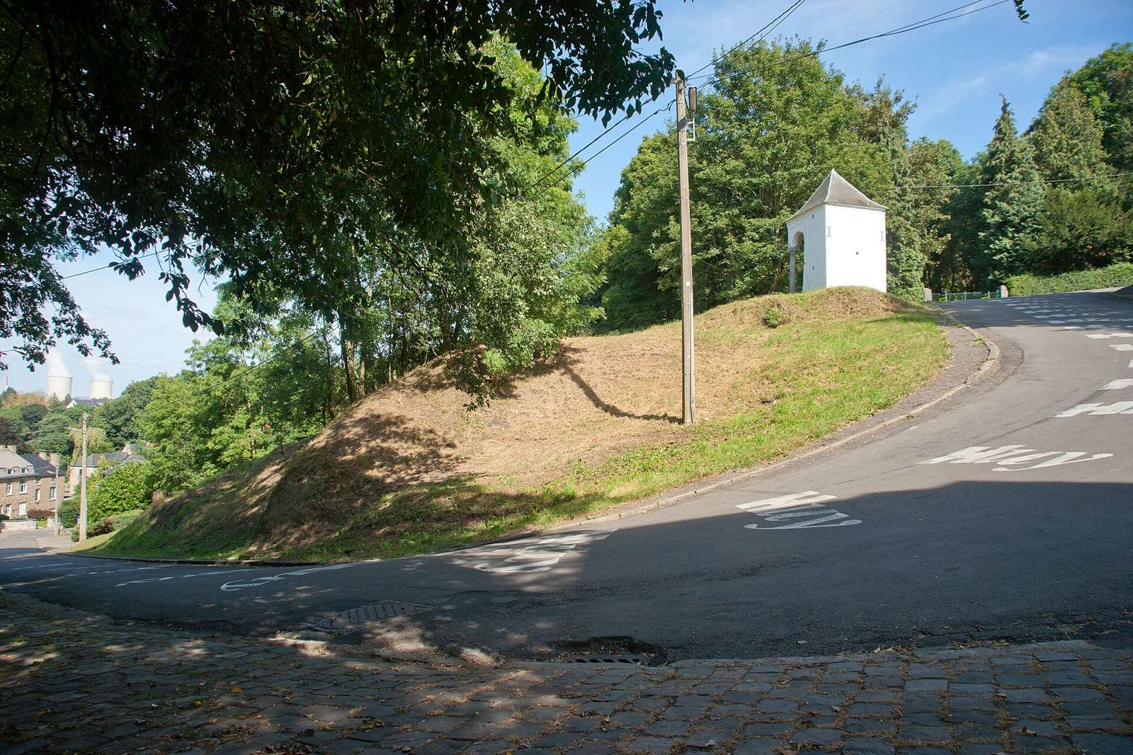 On the road: Mur de Huy from Huy