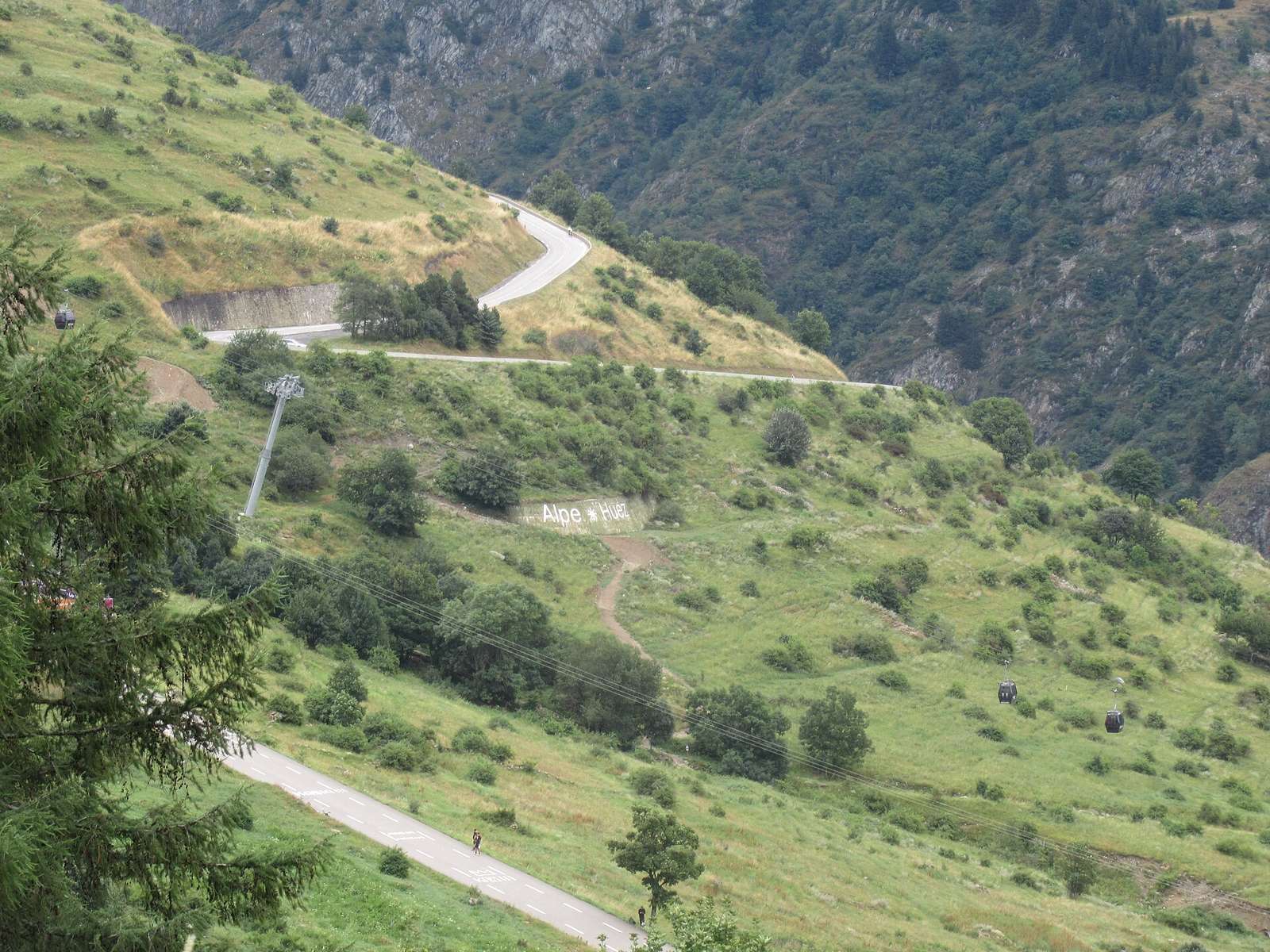 Les virages de l'Alpe d'Huez lors de la dernière étape du Tour de France Femmes 2024