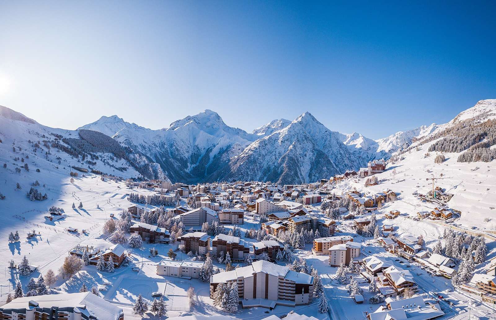Vue des 2 Alpes enneigé