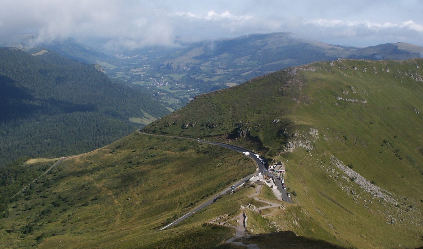 On the road: Pas de Peyrol from Le Falgoux