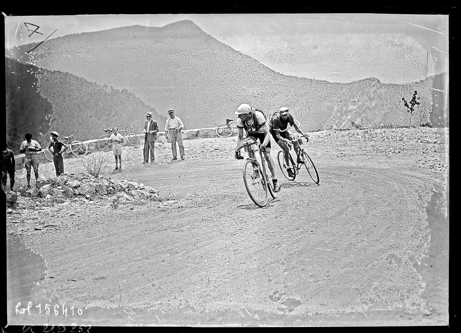 Sujet : Gremo, Felice (1901-1994) Opperman, Hubert (1904-1996) Tour de France (course cycliste) Coureurs cyclistes -- Italie Coureurs cyclistes -- Australie Préalpes (France) Sospel (Alpes-Maritimes, 