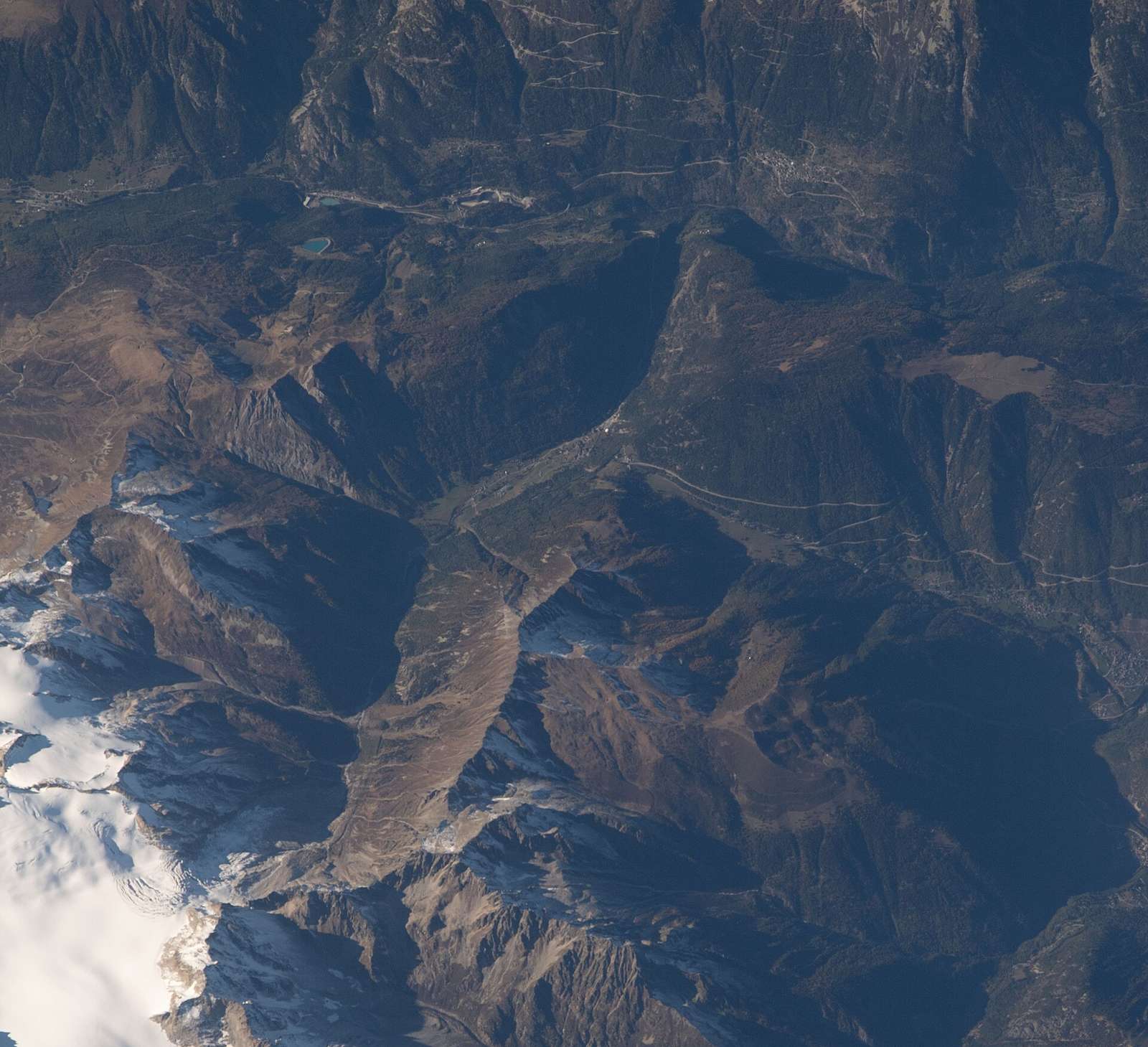 On the road: Col de la Forclaz from Martigny