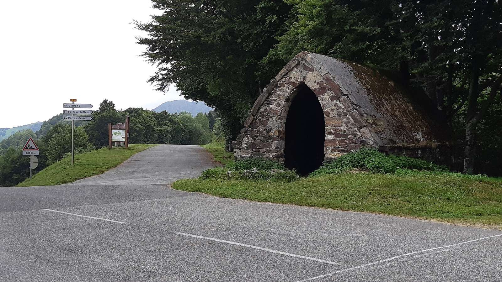 On the road: Mur de Péguère from Massat