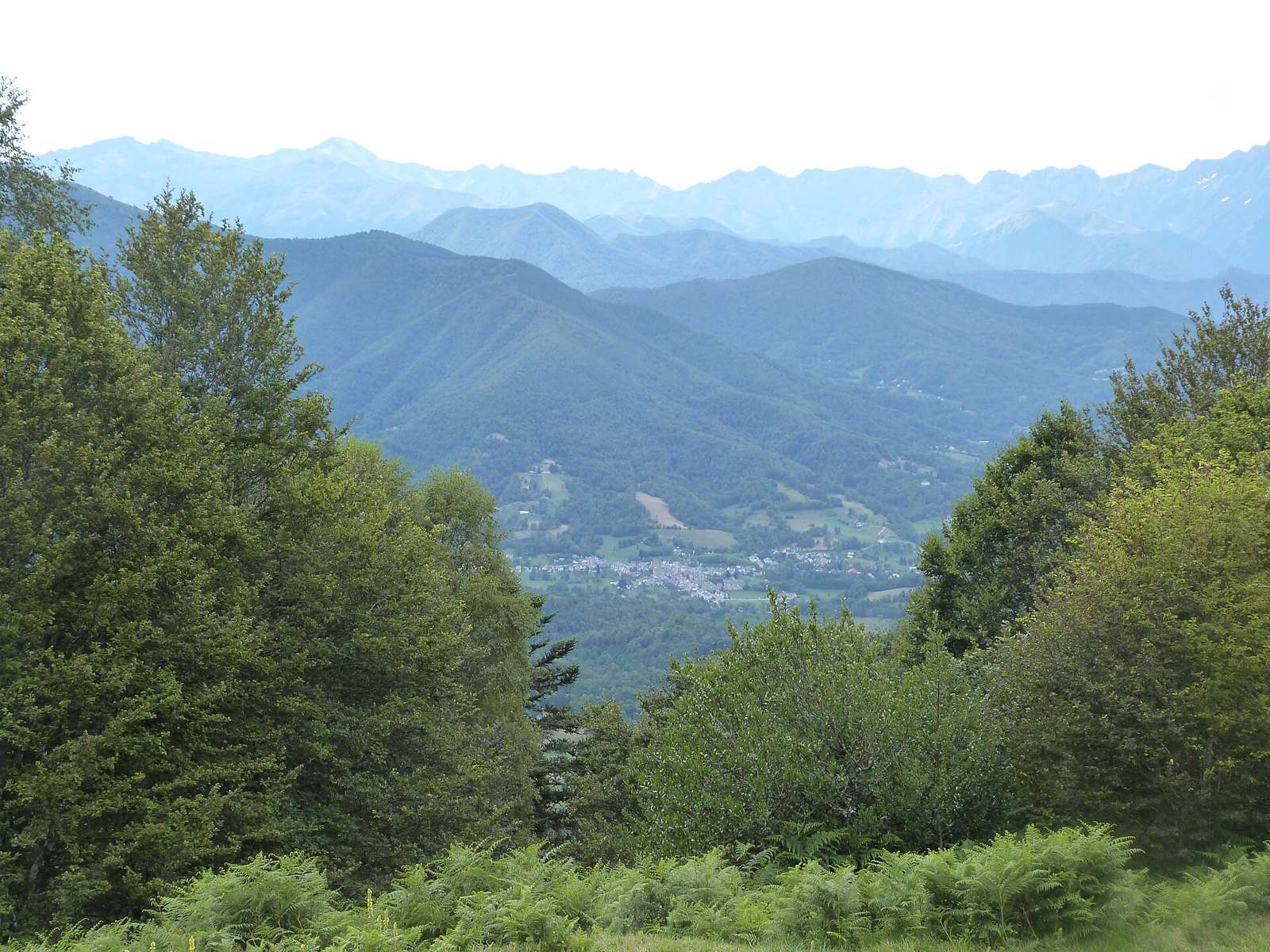 Vue de Massat depuis le col de Péguère
