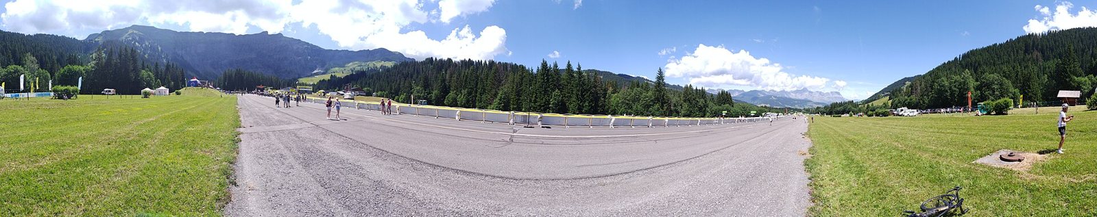 L'arrivée de la 10e étape du Tour de France 2022 à l'altiport de Megève.