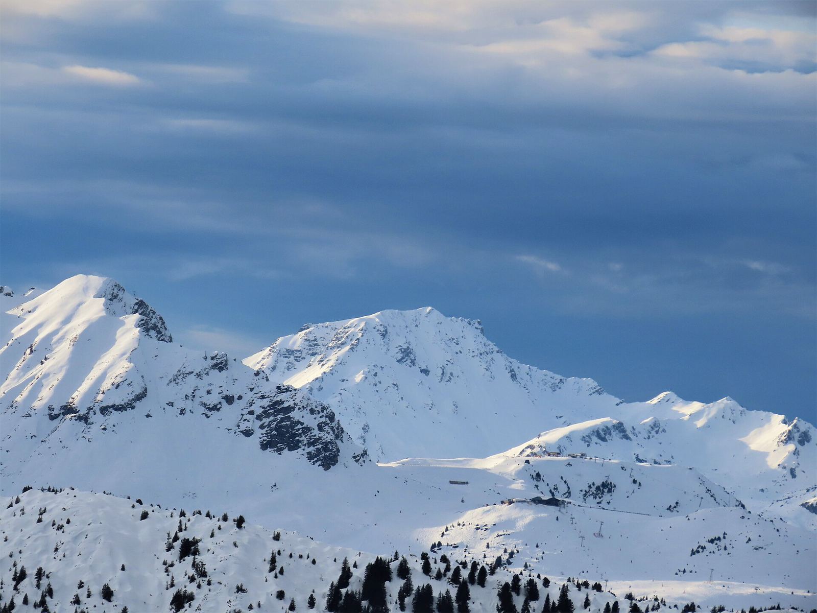 On the road: Col de la Loze from Méribel