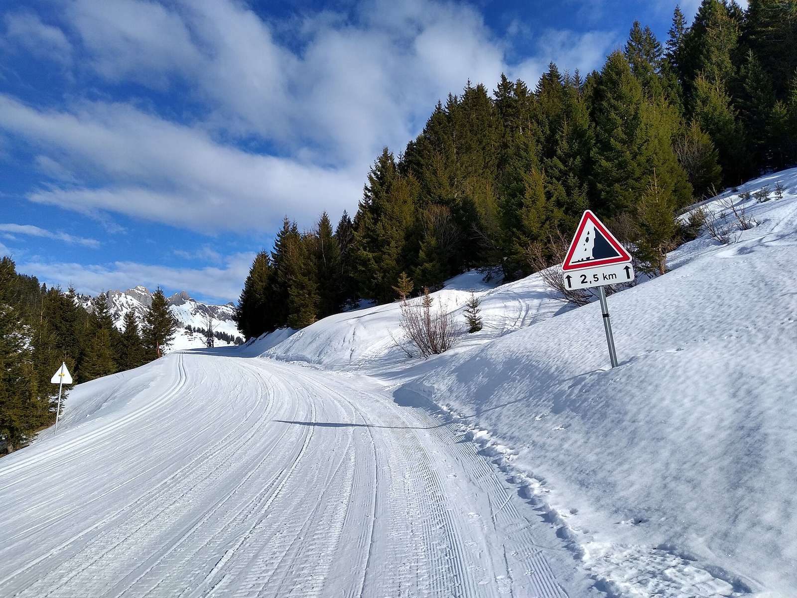 On the road: Col de la Ramaz from Mieussy