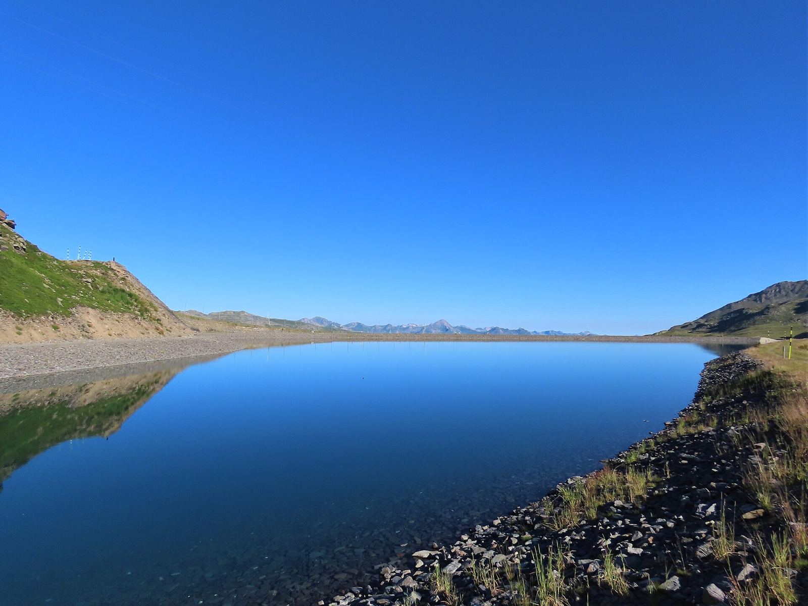 Retenue collinaire au lac de Thorens, Les Belleville, Savoie, France