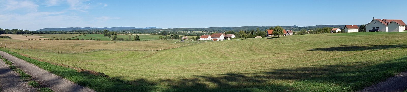 Campagne aux alentours de Palante, vue depuis le village.
