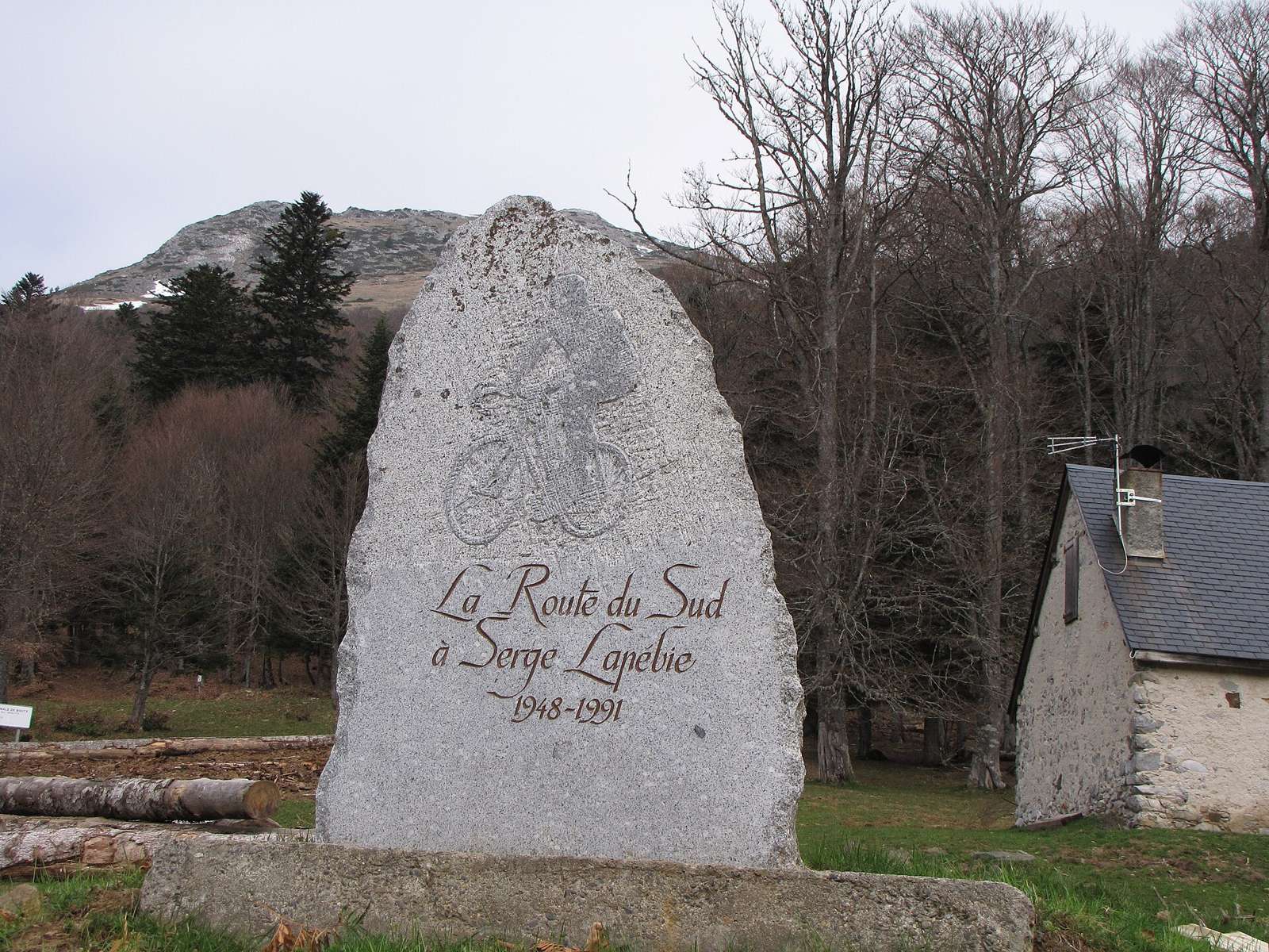 Stèle au col de Menté