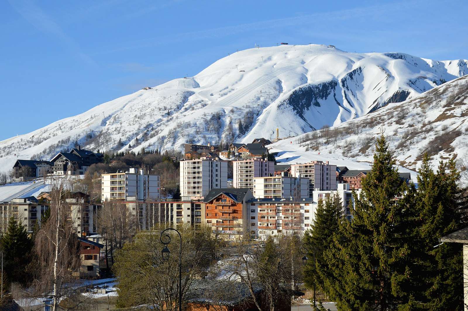 La Toussuire and Pointe du Corbier, from Rue des Chasseurs Alpins, 2023