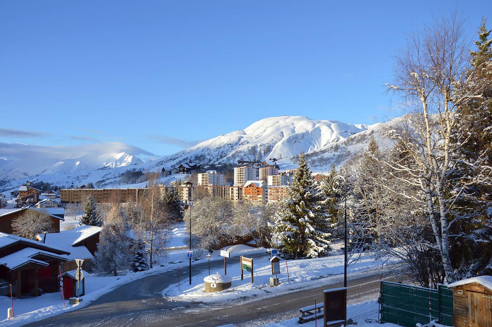 La Toussuire in the morning, from Rue des Chasseurs Alpins, 2023
