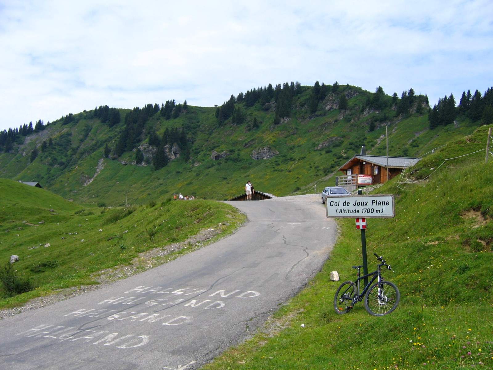 On the road: Col de Joux Plane from Samoëns