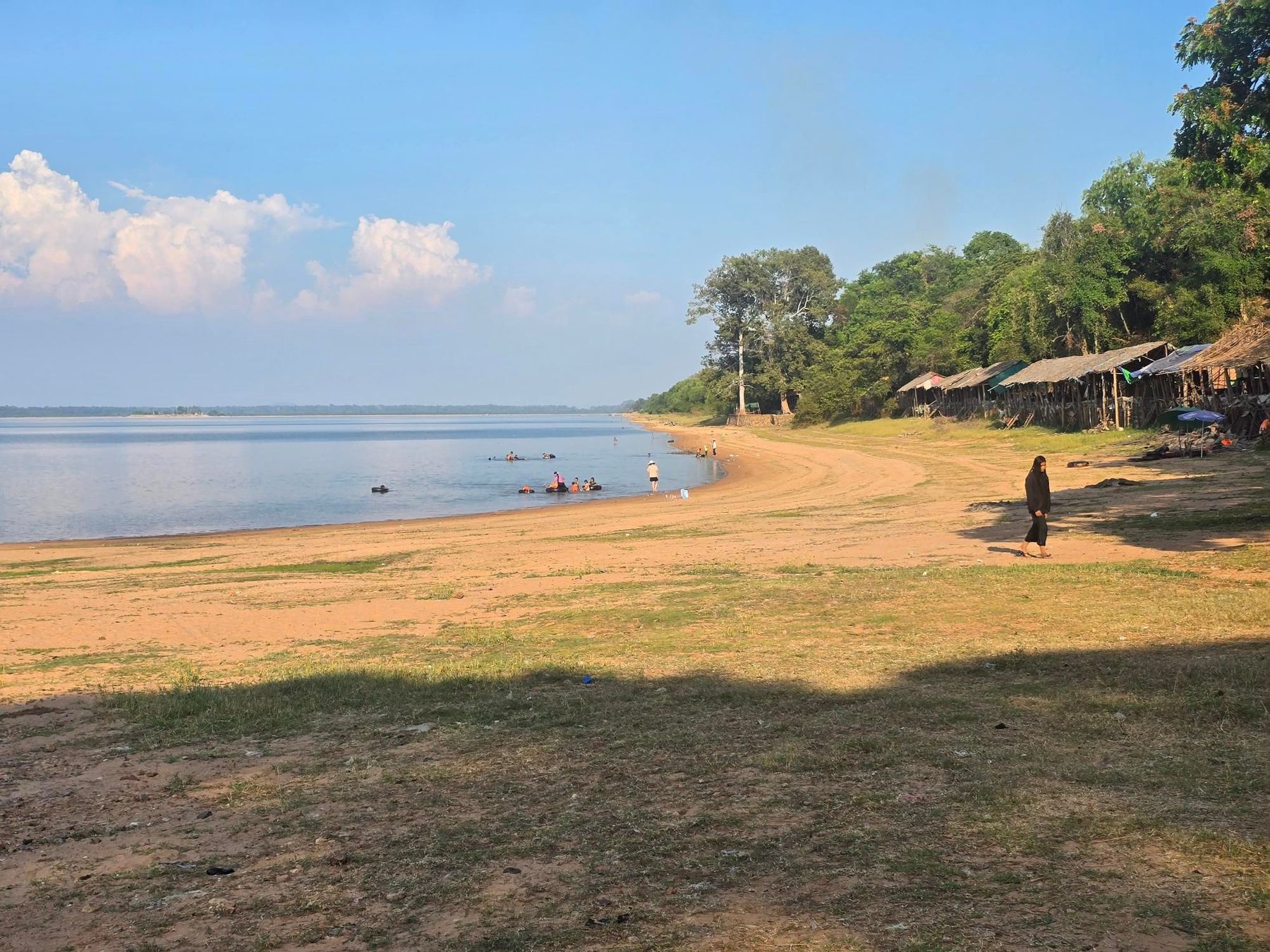 On the road: Siem Reap lake circuit