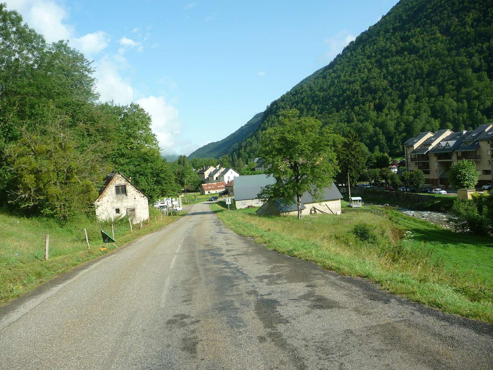 En arrière le début de l'ascension du col de Latrape au départ d'Aulus-les-Bains