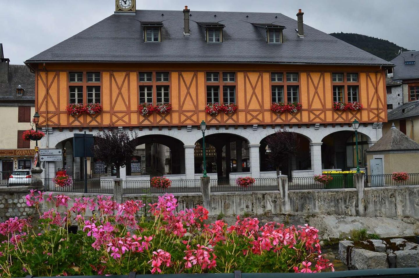 Arreu- Hotel de Ville