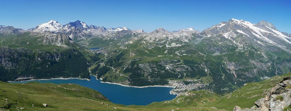 On the road: Tignes from Bourg-Saint-Maurice