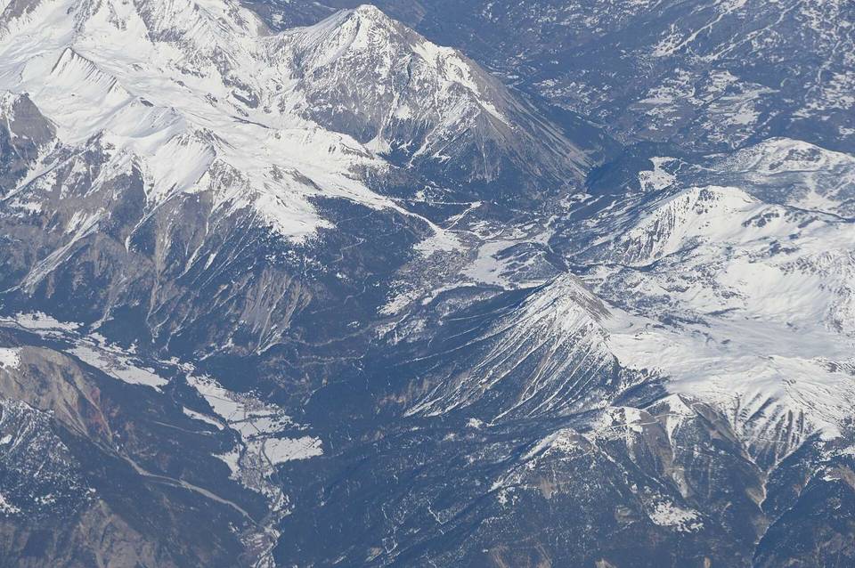 Taken onboard of an Airbus A321ceo, en route to London-Gatwick airport