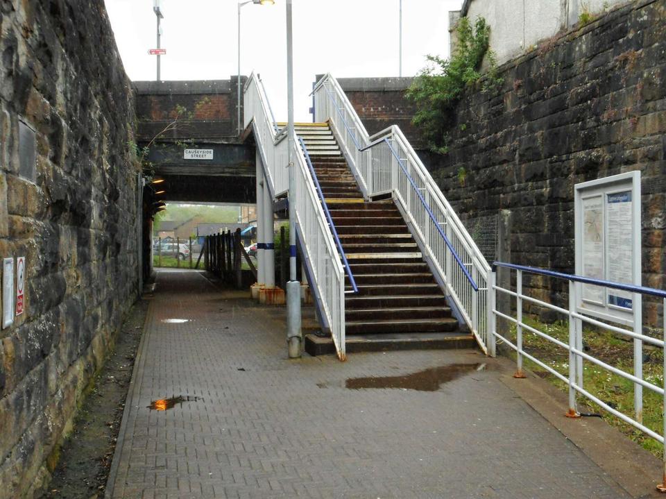 Steps up to Causeyside Street