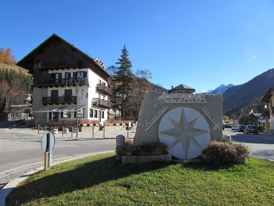 Rotatoria di ingresso al paese