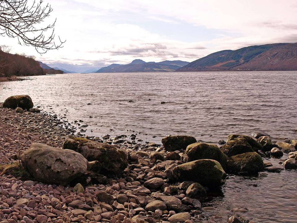 Loch Ness, Dores