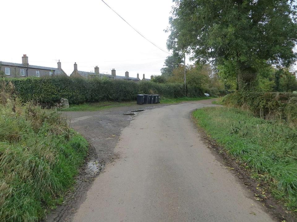 Minor road and cottages at the entrance to Printonan