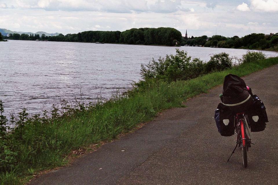 A recumbent bicycle on the cycle path along the Rhine at Hersel. On the horizon the Siebengebirge. Camera: Canon Eos 3000 Film: Fujifilm Superia X-tra 400 ISO