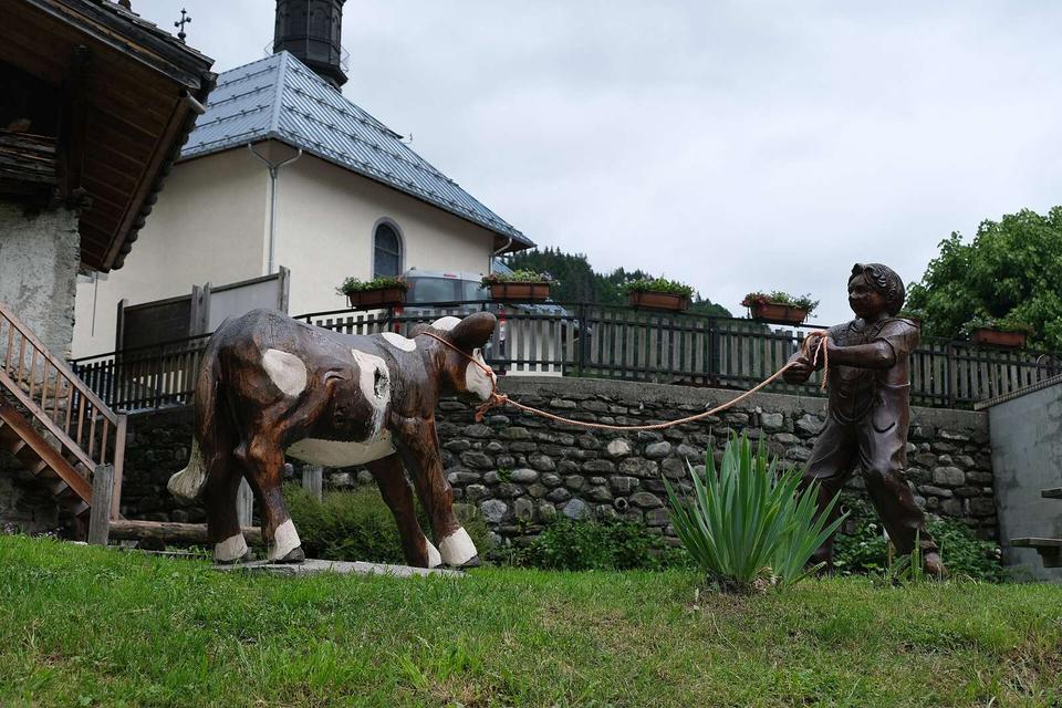 On the road: Col des Aravis from Flumet