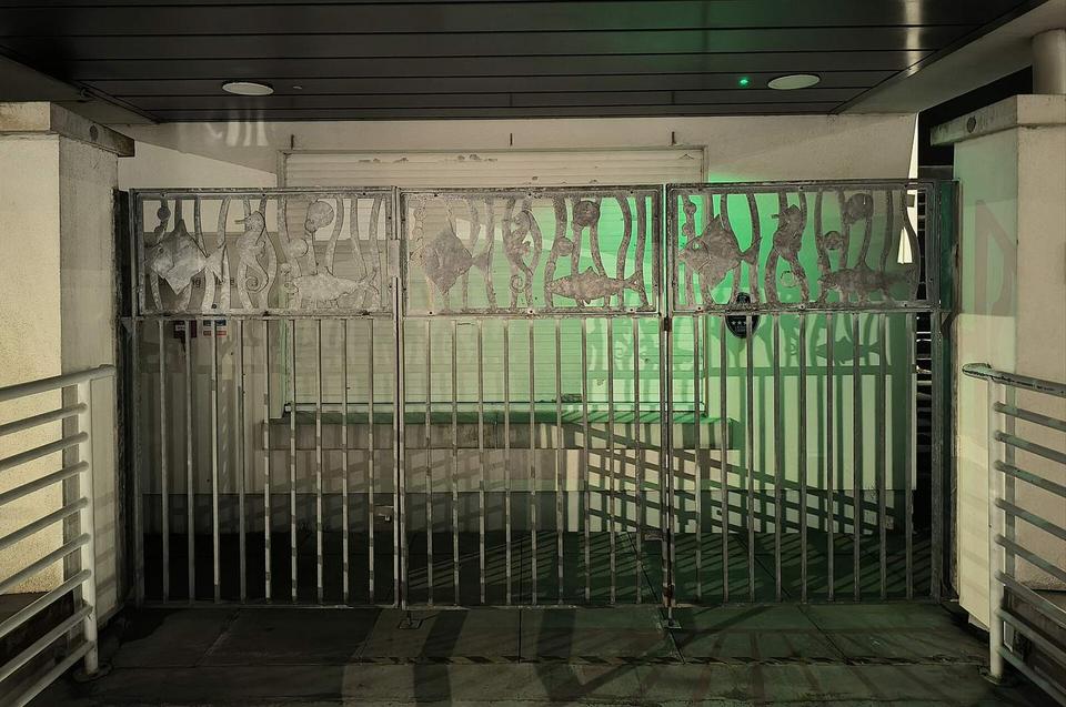 Ornamental gate at Gourock swimming pool
