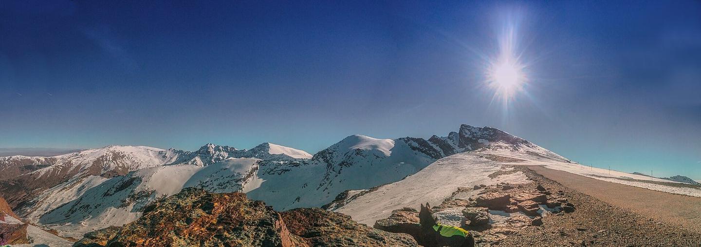 Nos subimos al Veleta el Primer día del Año para coger fuerzas. Hielo, Barrancos y algún esquiador loco sin control... ¿Porque me gustaran estas cosas? - We climbed to the Vane on the first day of the