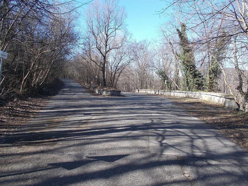 Jánoshegyi Road hair spin from Tündérhegyi Road, Jánoshegy neighborhood, 12th district of Budapest