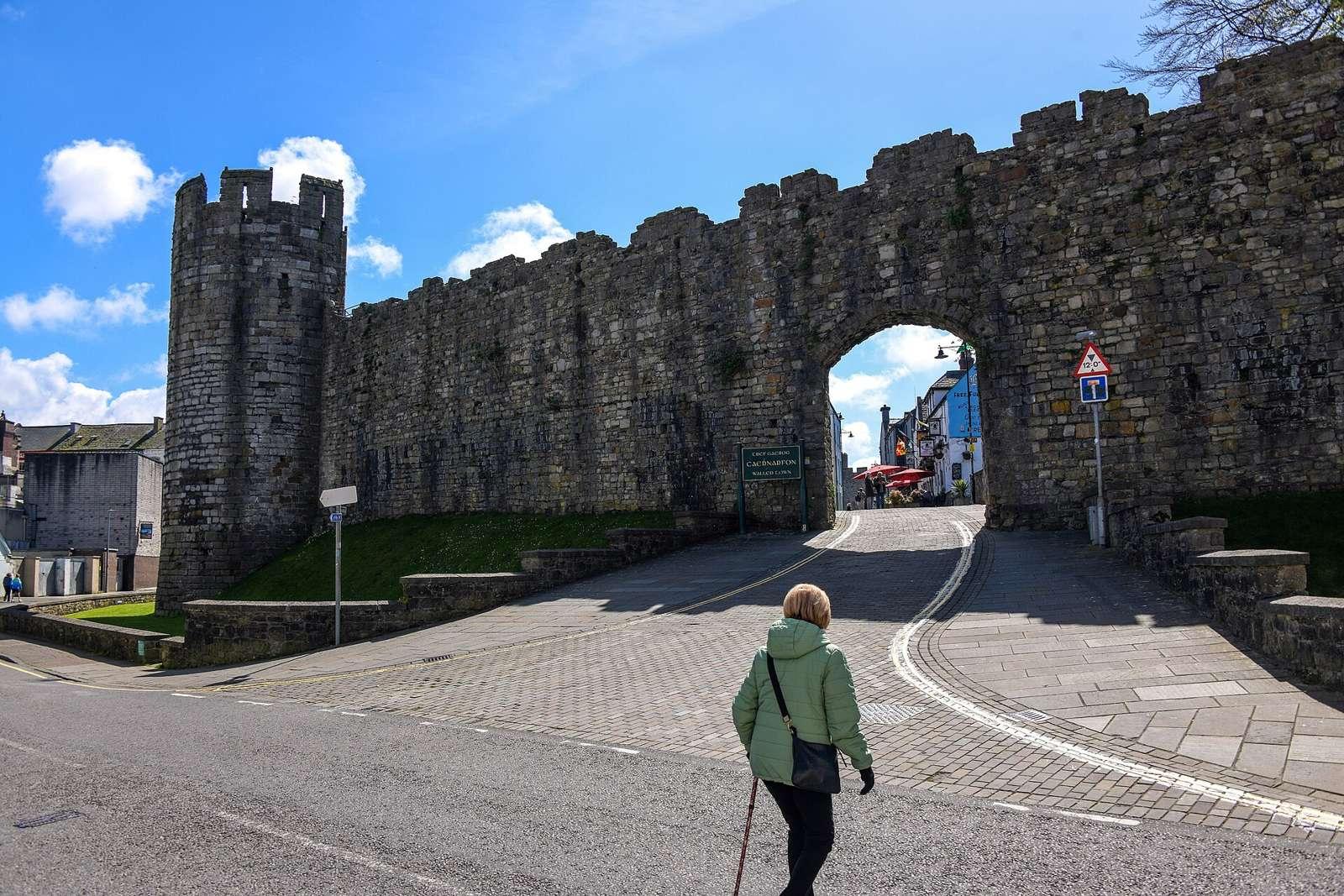 Caernarfon : Stryd Pedwar a Chwech