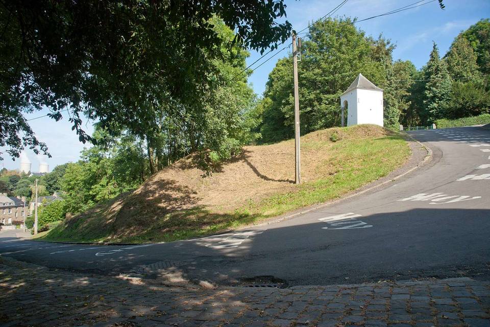 On the road: Mur de Huy from Huy