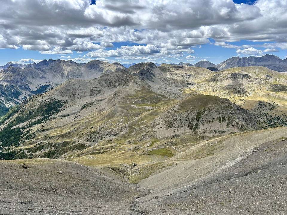 Park Narodowy Parc Natural du Mercantour, widok z przełęczy Col de la Cime de la Bonette (2025-08-22)