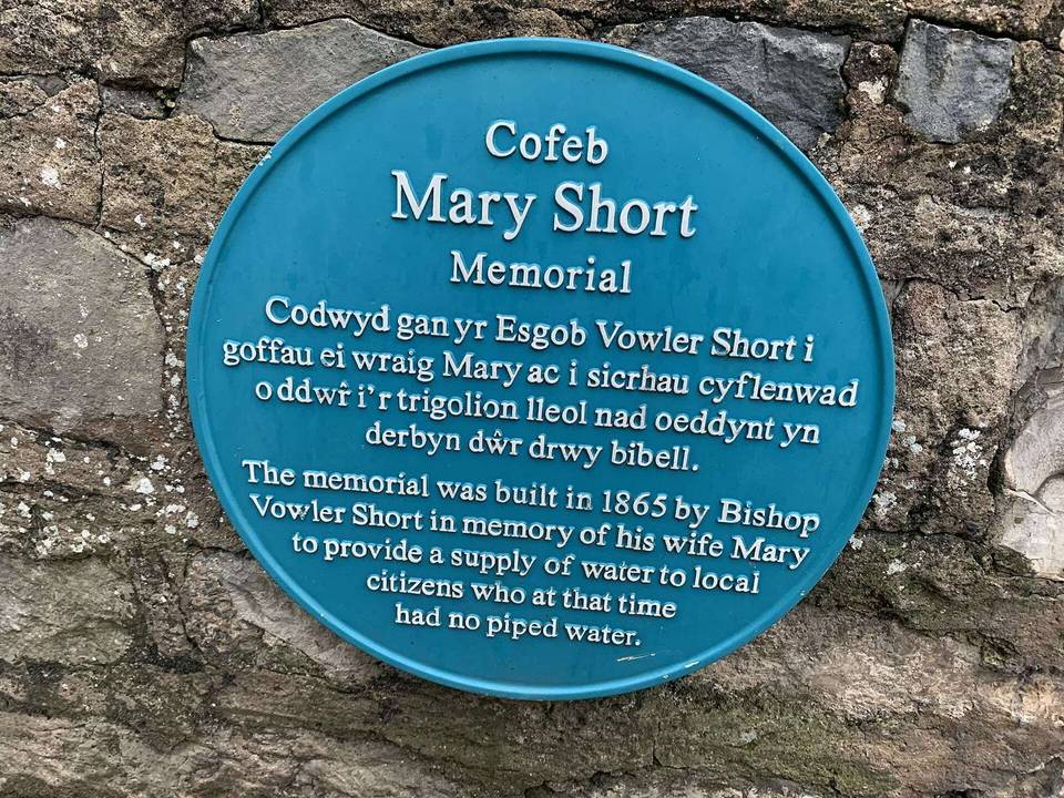 Cofeb Mary Short Memorial plaque, St Asaph