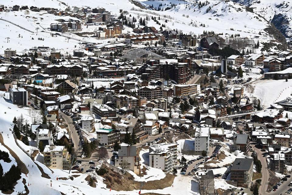 On the road: Alpe d'Huez from Le Bourg-d'Oisans