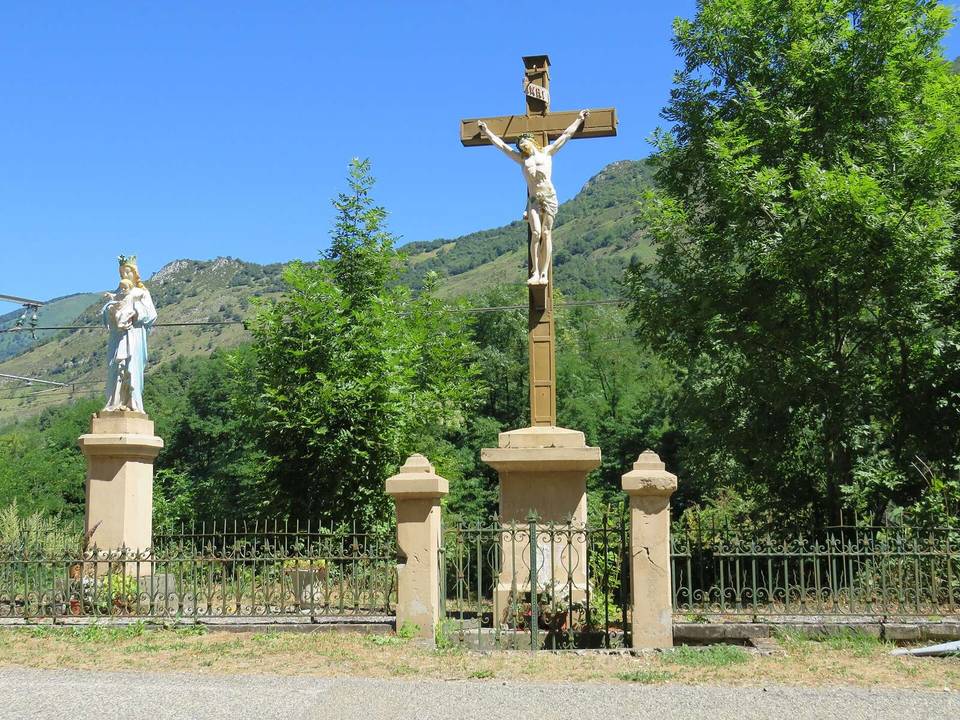 Croix à la sortie du village en direction d'Ax-les-Thermes
