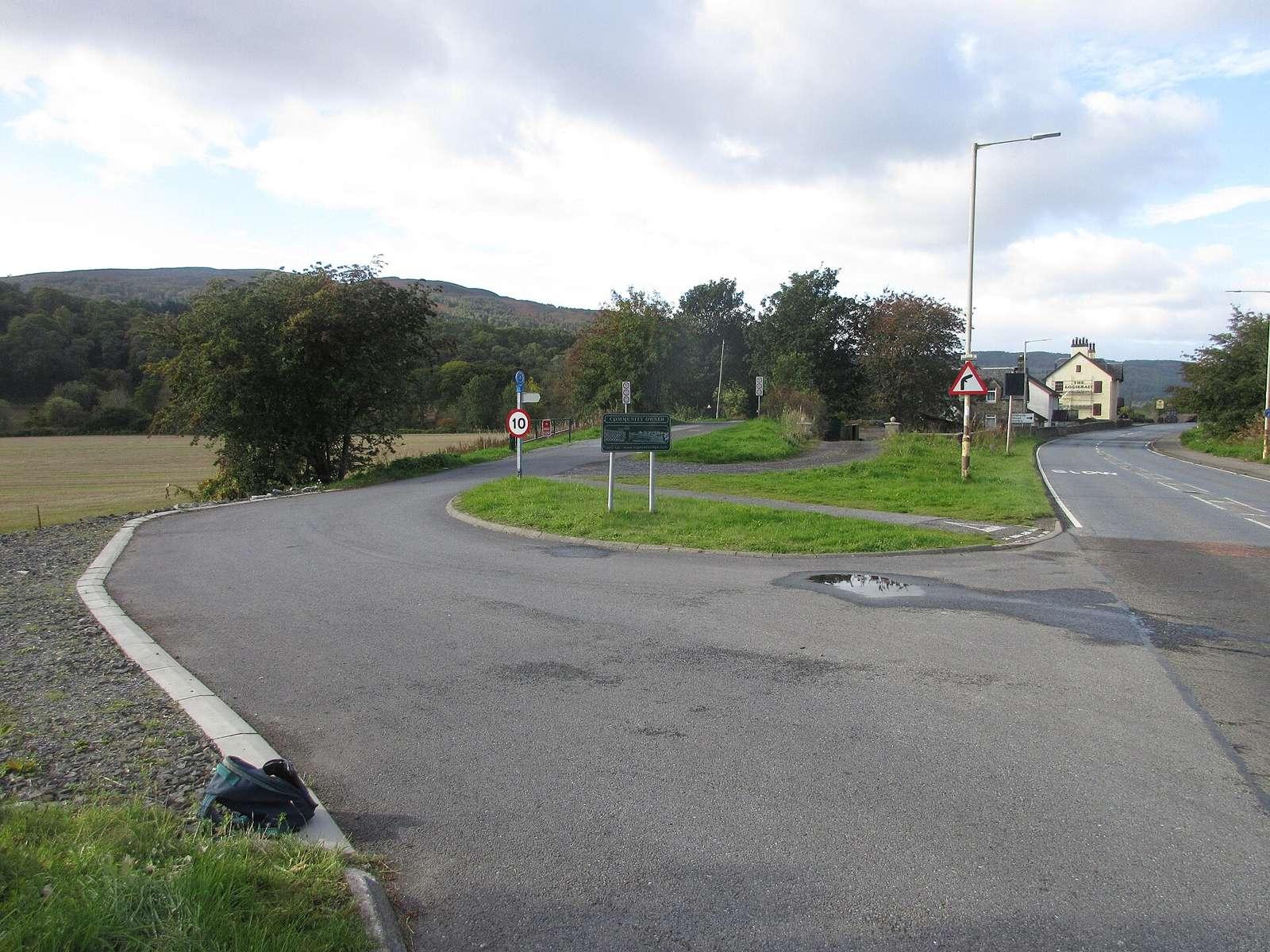 Road to Logierait Bridge