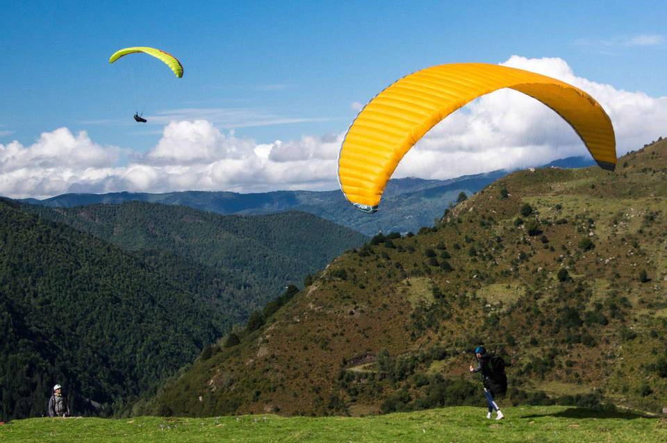 Site de parapente un peu au-dessous du port de Lers.