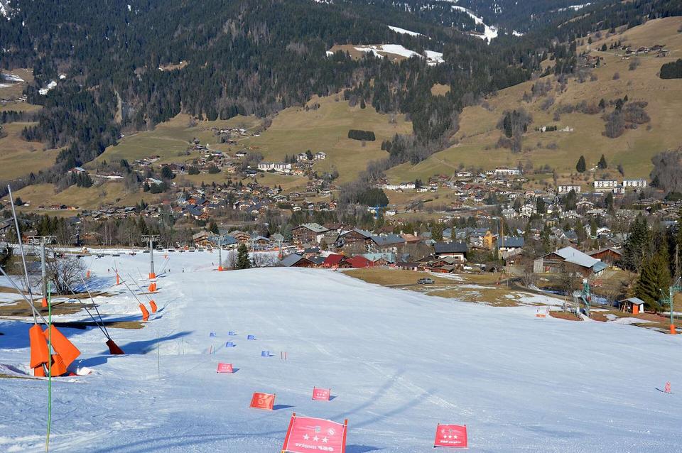 Looking down the slopes to the Rochebrune front de neige, Megève, 2025