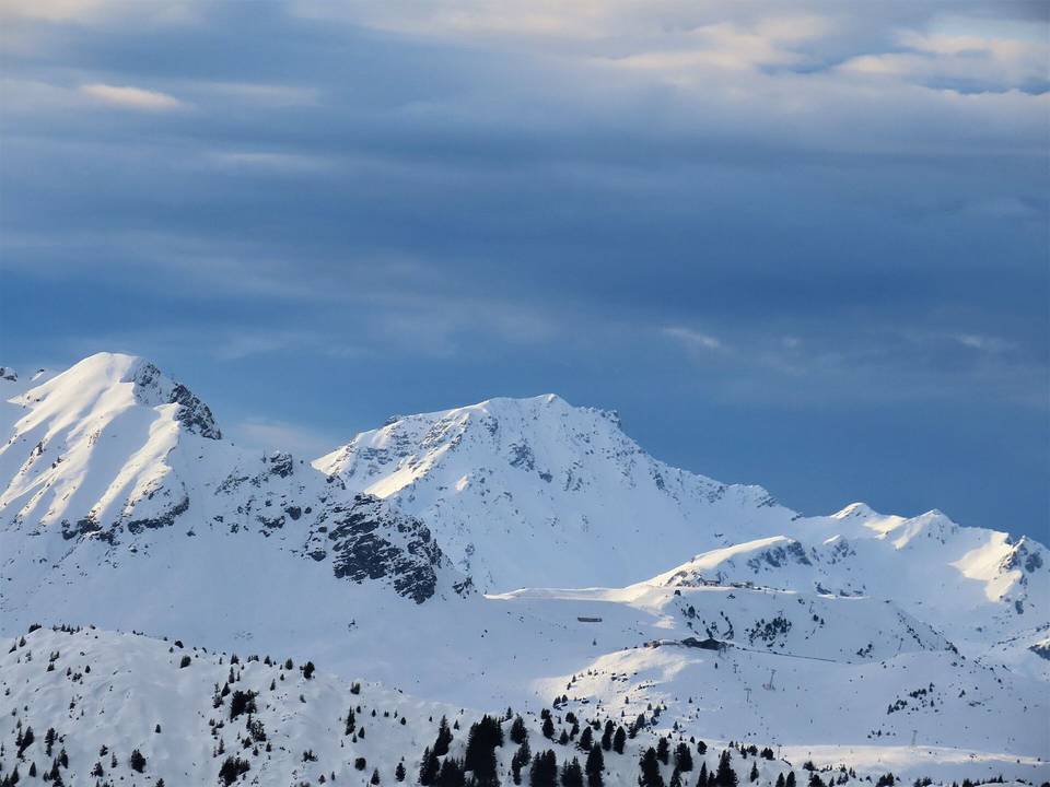 On the road: Col de la Loze from Méribel