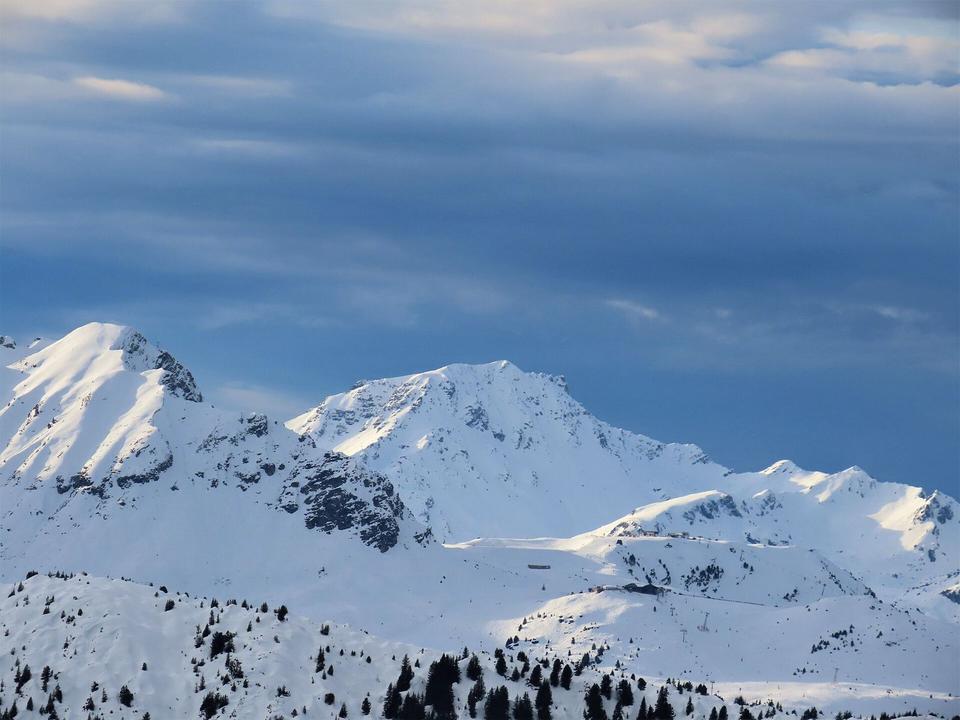 On the road: Col de la Loze from Méribel