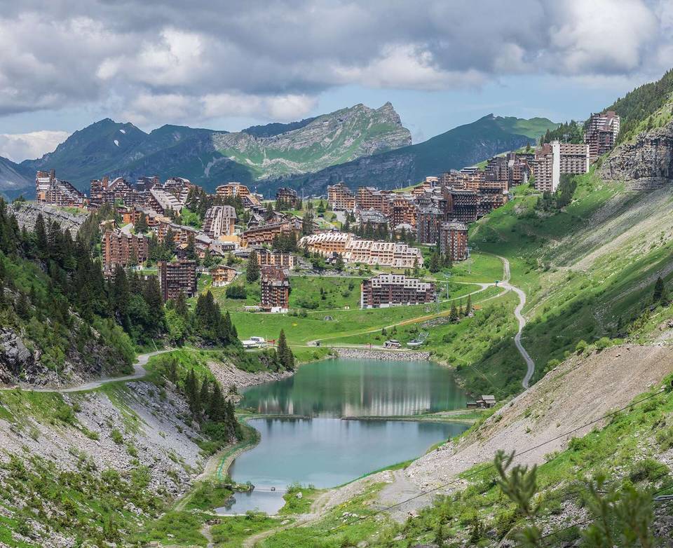 On the road: Avoriaz from Morzine